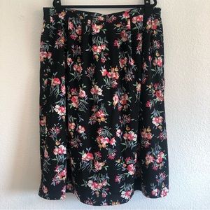 Sag Harbor Woman Black Floral Skirt